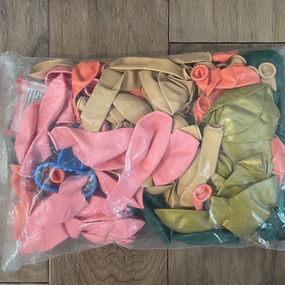 New Balloon Garland Kit - Picture 4 of 9